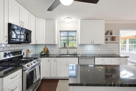 400 Seneca Court Avon Lake OH 44012