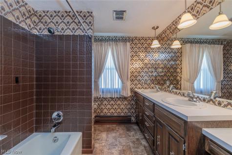 1327 Hillsdale Avenue Lorain OH 44052