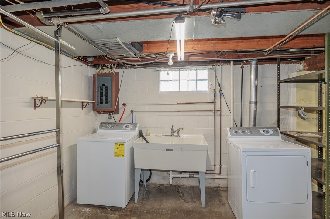 1327 Hillsdale Avenue Lorain OH 44052
