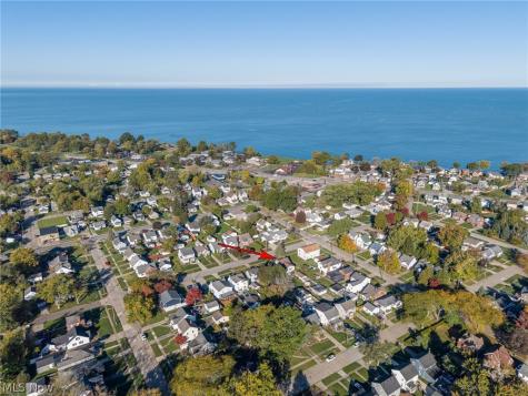 1327 Hillsdale Avenue Lorain OH 44052