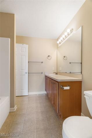 3196 Dunstone Circle Akron OH 44312
