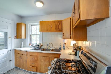 894 Elmore Avenue Akron OH 44302