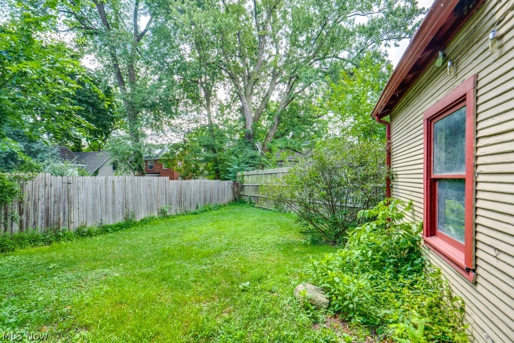 894 Elmore Avenue Akron OH 44302