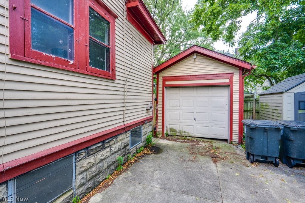 894 Elmore Avenue Akron OH 44302