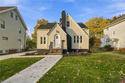 17408 Woodbury Avenue Cleveland OH 44135