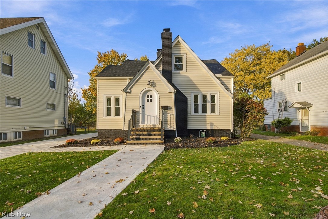 17408 Woodbury Avenue Cleveland OH 44135