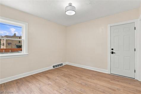 17408 Woodbury Avenue Cleveland OH 44135