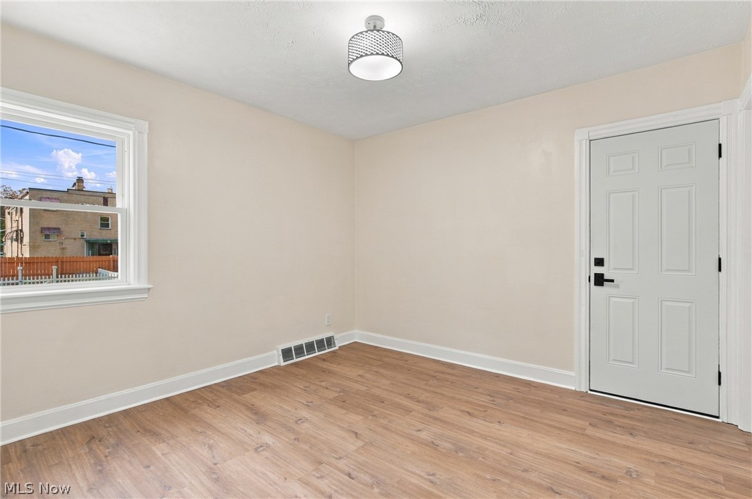 17408 Woodbury Avenue Cleveland OH 44135