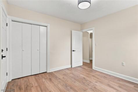17408 Woodbury Avenue Cleveland OH 44135