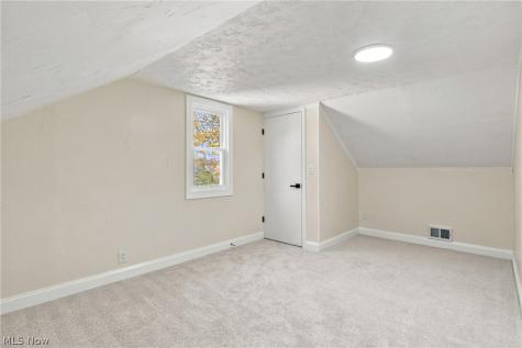 17408 Woodbury Avenue Cleveland OH 44135