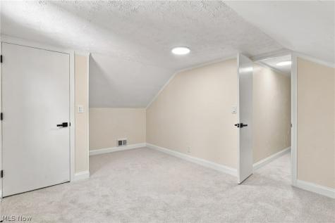 17408 Woodbury Avenue Cleveland OH 44135