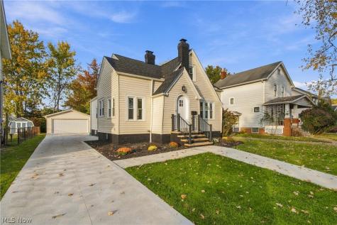 17408 Woodbury Avenue Cleveland OH 44135