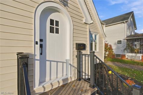 17408 Woodbury Avenue Cleveland OH 44135