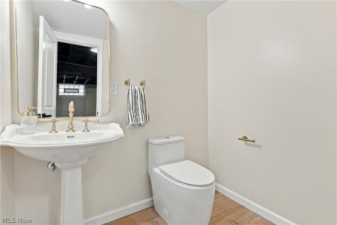 17408 Woodbury Avenue Cleveland OH 44135