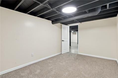 17408 Woodbury Avenue Cleveland OH 44135