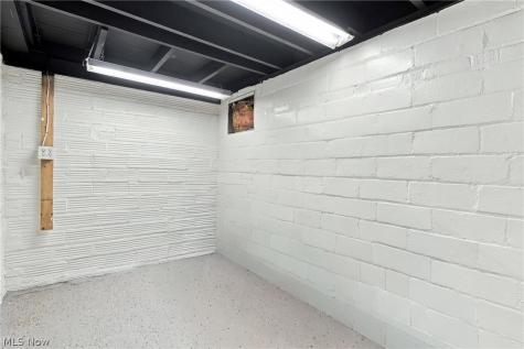 17408 Woodbury Avenue Cleveland OH 44135