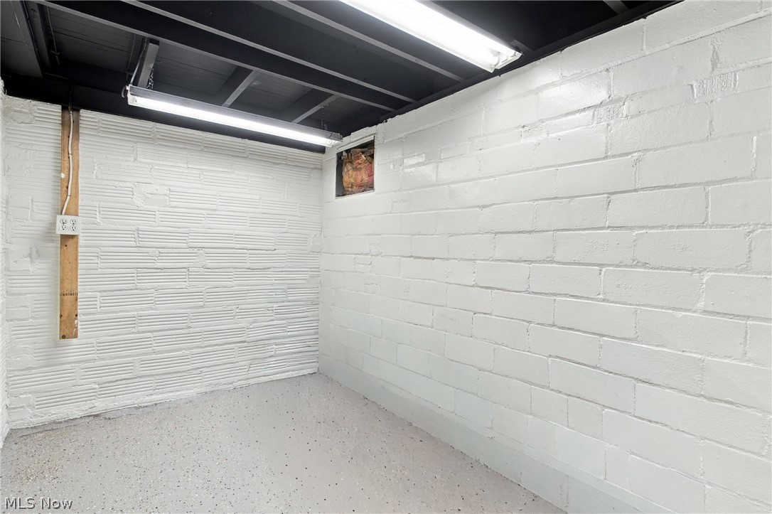 17408 Woodbury Avenue Cleveland OH 44135