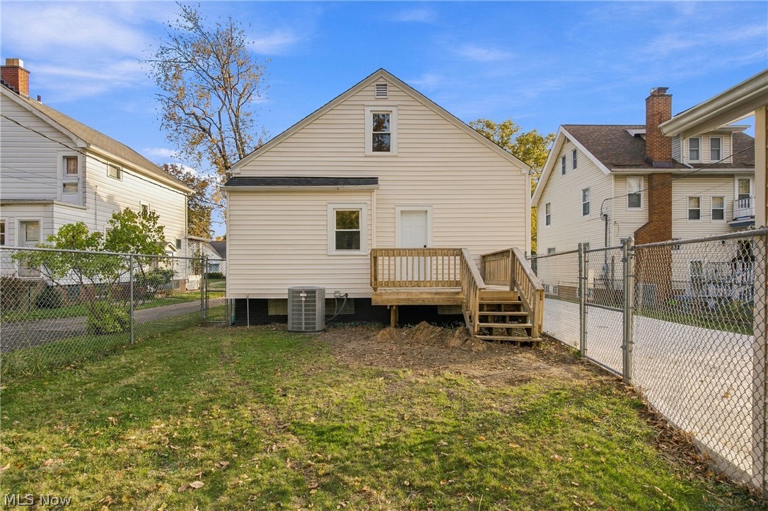 17408 Woodbury Avenue Cleveland OH 44135