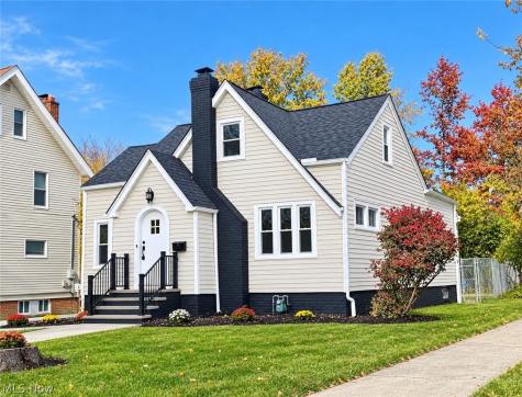 17408 Woodbury Avenue Cleveland OH 44135