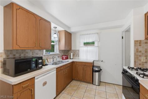 7249 Greenleaf Avenue Parma OH 44130