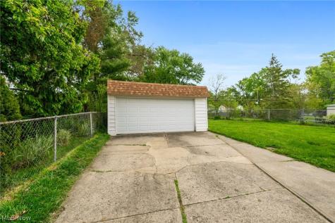7249 Greenleaf Avenue Parma OH 44130