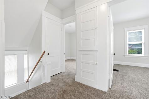 1474 Rosewood Avenue Lakewood OH 44107
