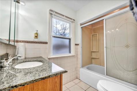 3946 Lansdale Road University Heights OH 44118