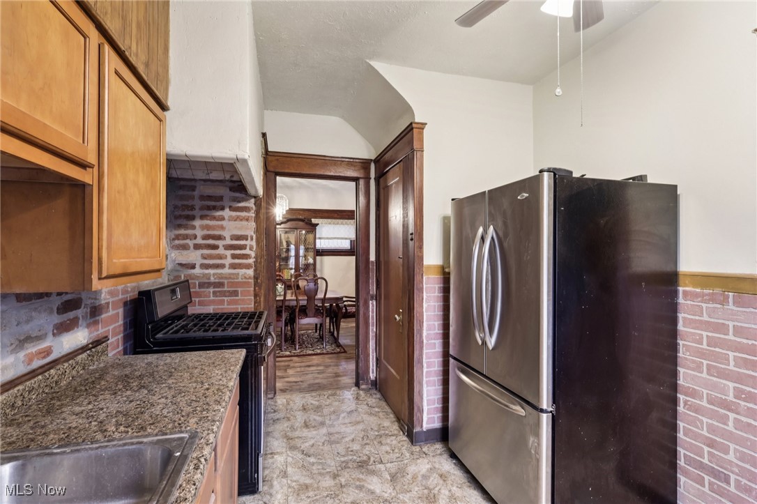 9502 Raymond Avenue Cleveland OH 44104