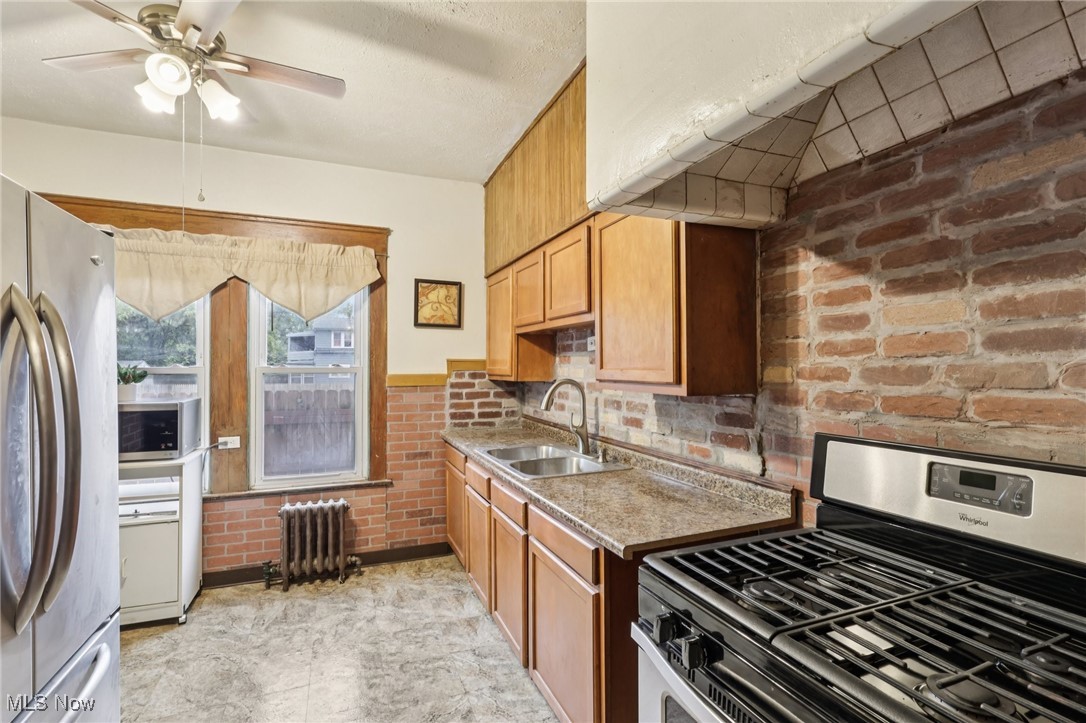 9502 Raymond Avenue Cleveland OH 44104