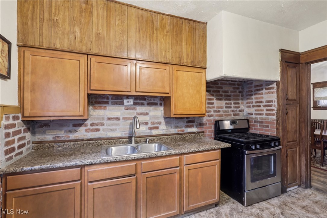 9502 Raymond Avenue Cleveland OH 44104