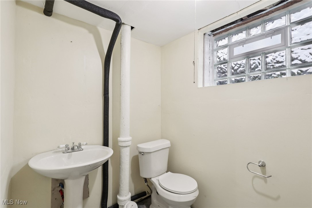 9502 Raymond Avenue Cleveland OH 44104