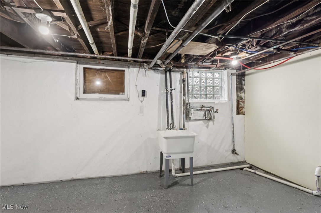 9502 Raymond Avenue Cleveland OH 44104