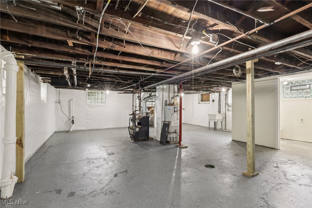 9502 Raymond Avenue Cleveland OH 44104