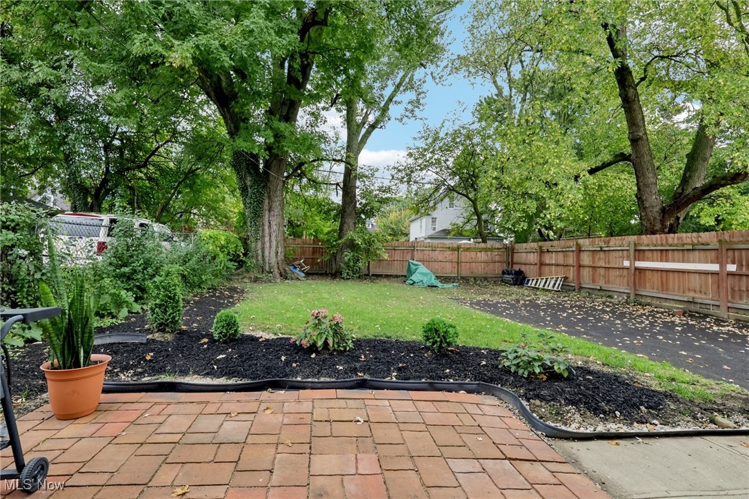 9502 Raymond Avenue Cleveland OH 44104