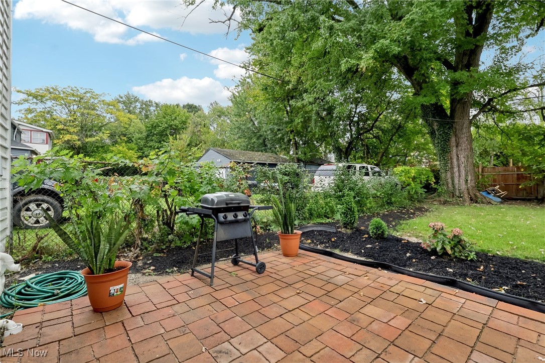 9502 Raymond Avenue Cleveland OH 44104