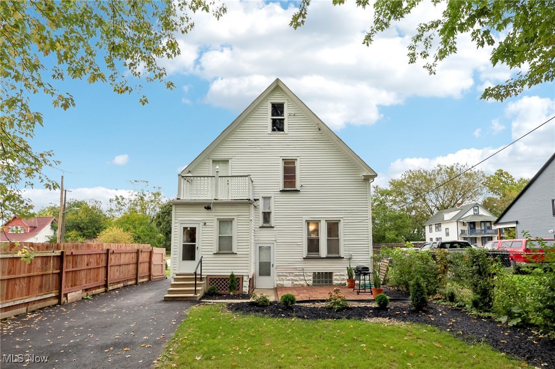 9502 Raymond Avenue Cleveland OH 44104