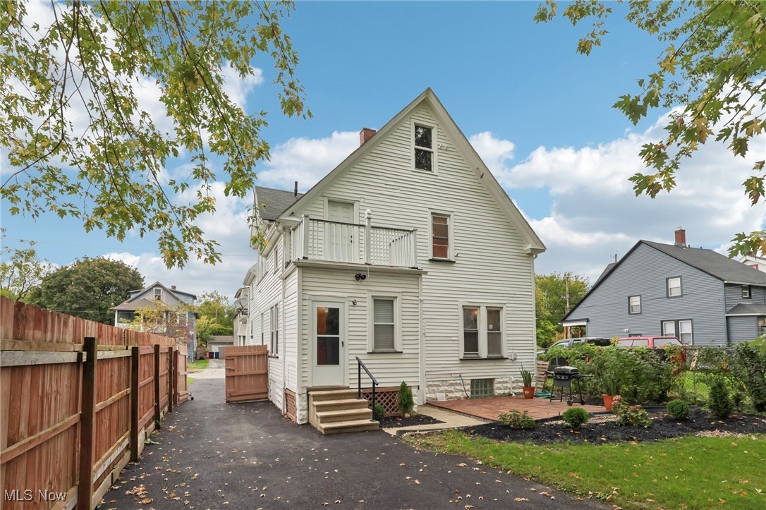 9502 Raymond Avenue Cleveland OH 44104