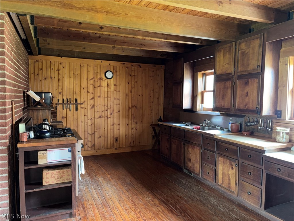 7313 County Road 22 Lakeville OH 44638