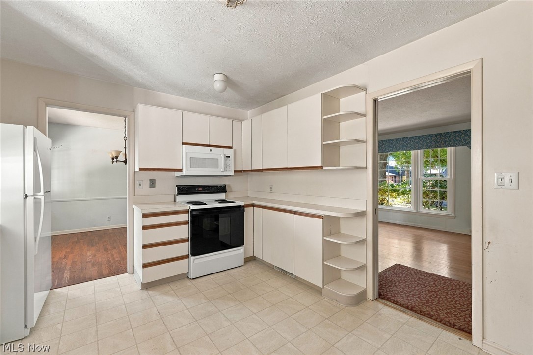 1833 Aldersgate Drive Lyndhurst OH 44124