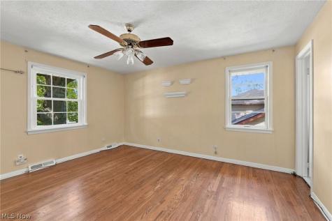 1833 Aldersgate Drive Lyndhurst OH 44124