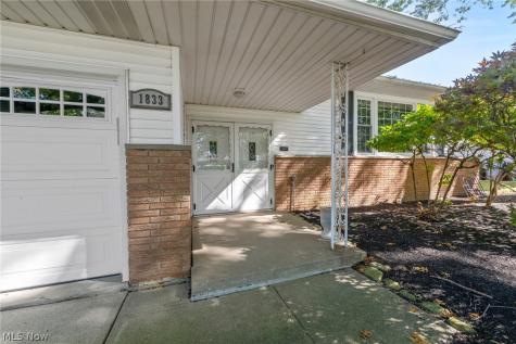 1833 Aldersgate Drive Lyndhurst OH 44124