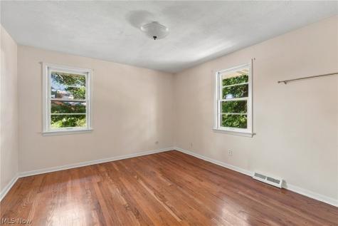 1833 Aldersgate Drive Lyndhurst OH 44124