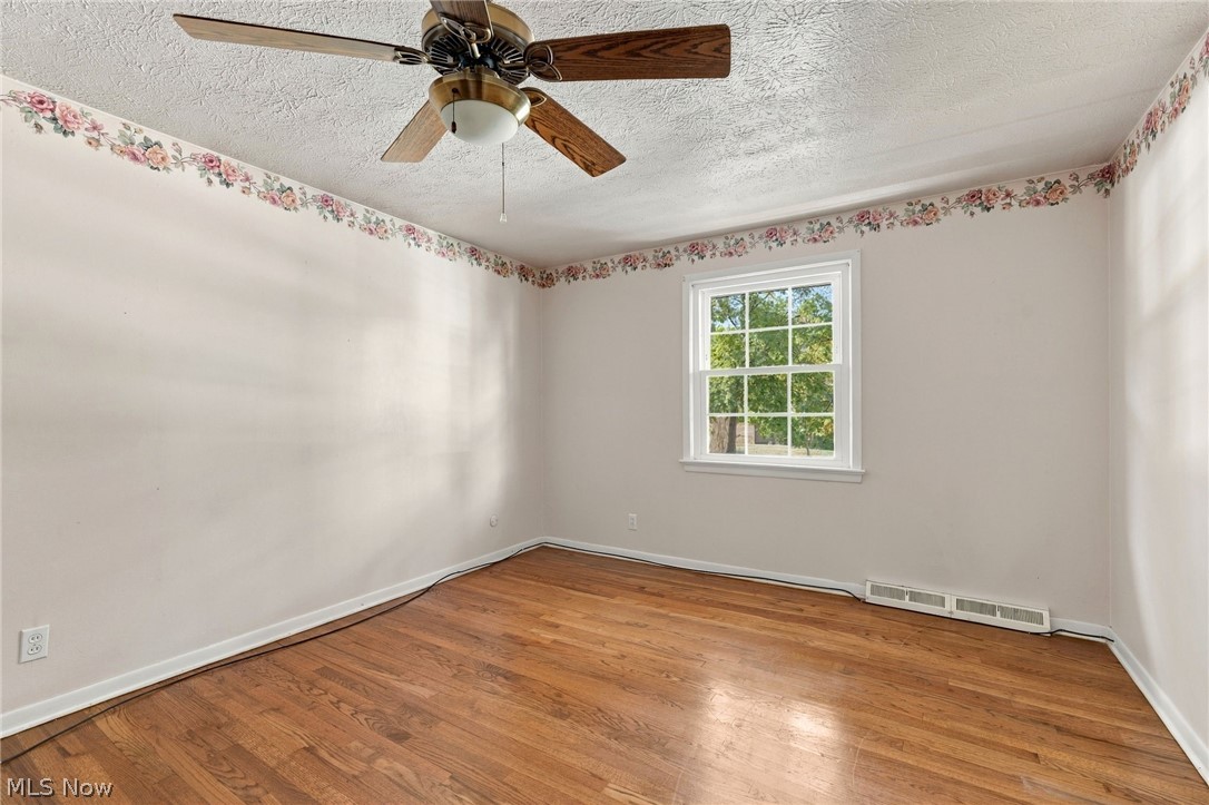 1833 Aldersgate Drive Lyndhurst OH 44124