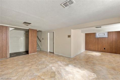 1833 Aldersgate Drive Lyndhurst OH 44124