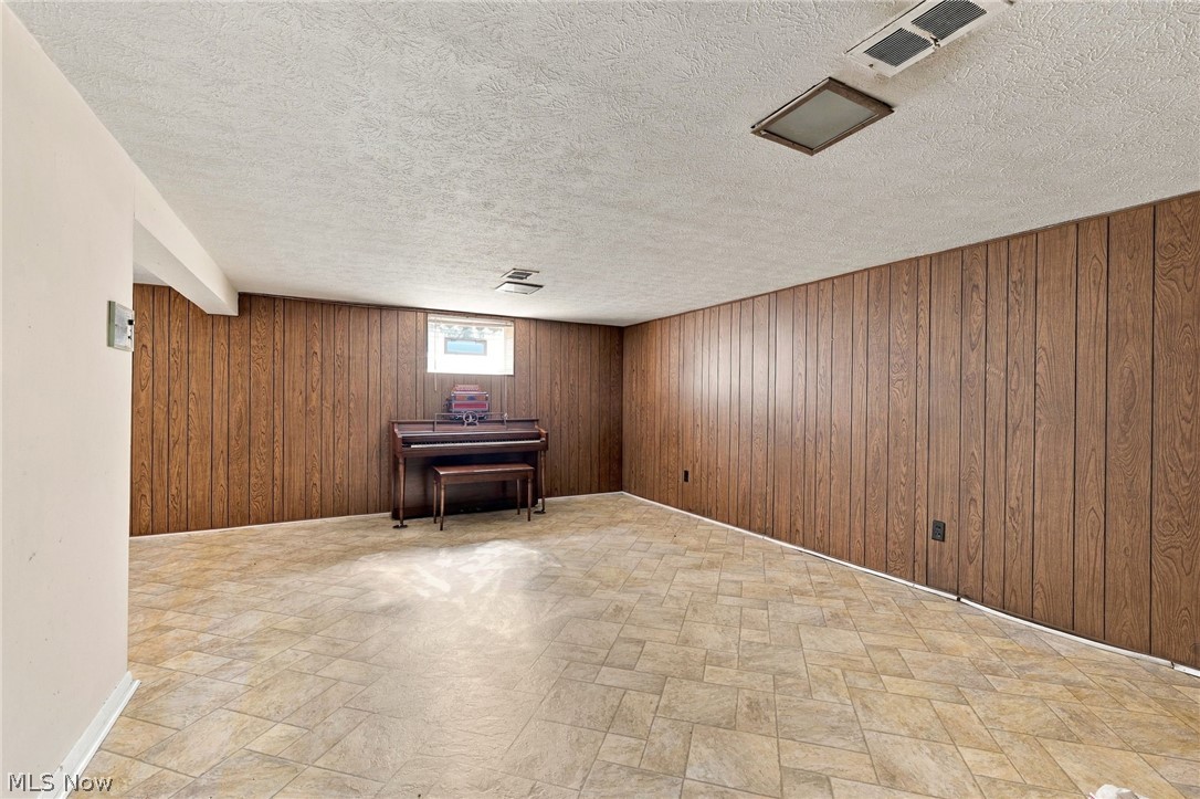 1833 Aldersgate Drive Lyndhurst OH 44124