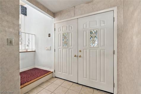 1833 Aldersgate Drive Lyndhurst OH 44124