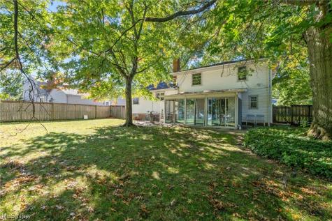 1833 Aldersgate Drive Lyndhurst OH 44124