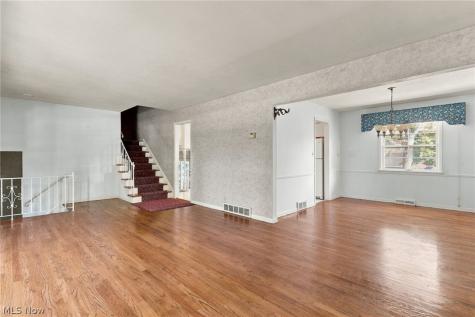 1833 Aldersgate Drive Lyndhurst OH 44124
