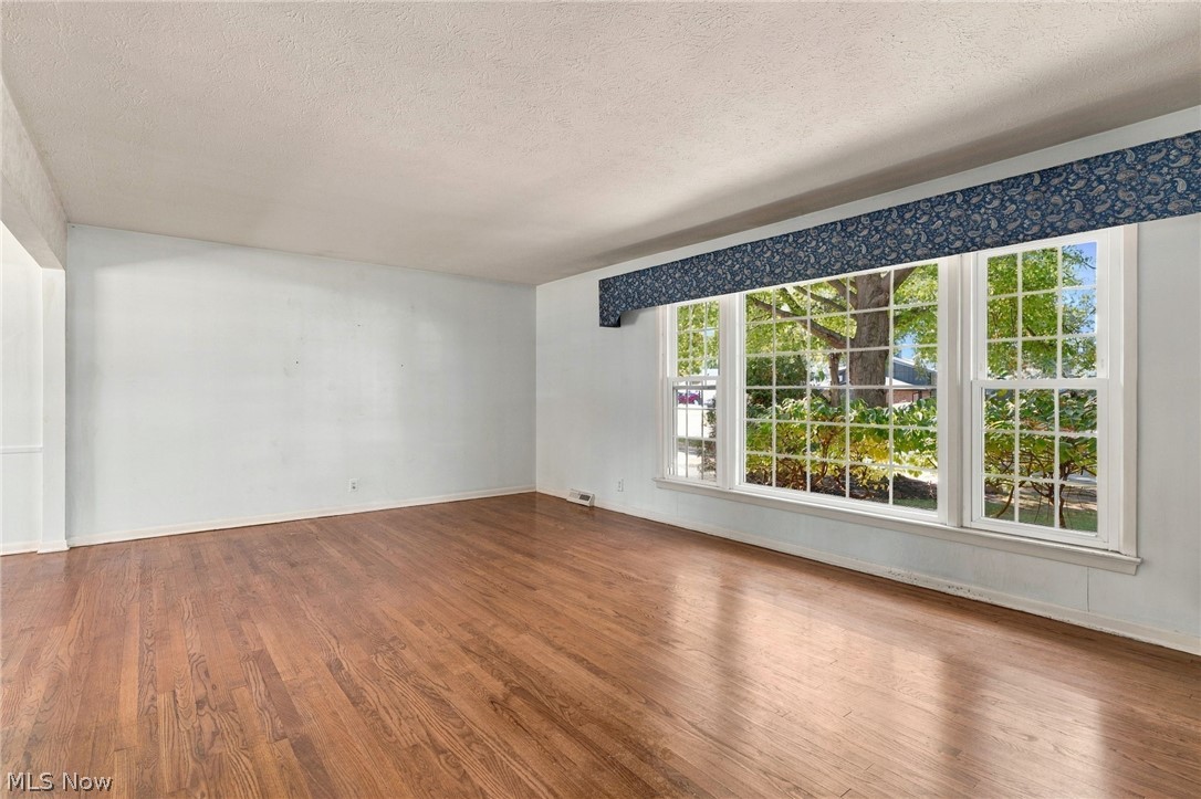 1833 Aldersgate Drive Lyndhurst OH 44124
