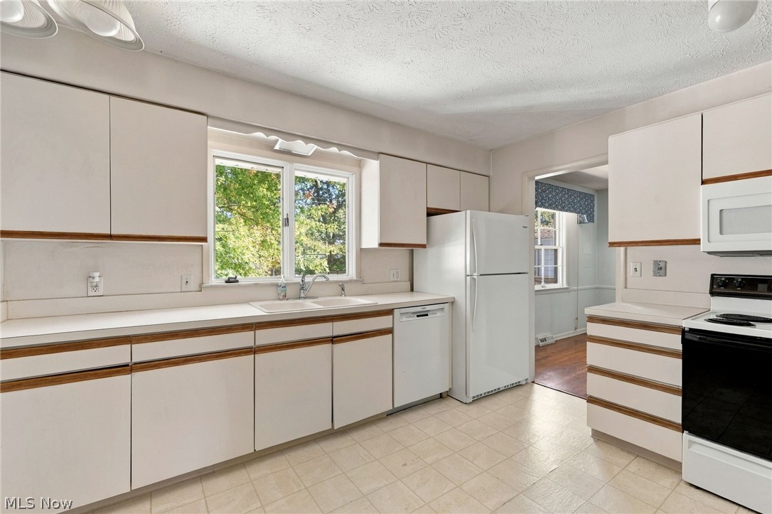 1833 Aldersgate Drive Lyndhurst OH 44124